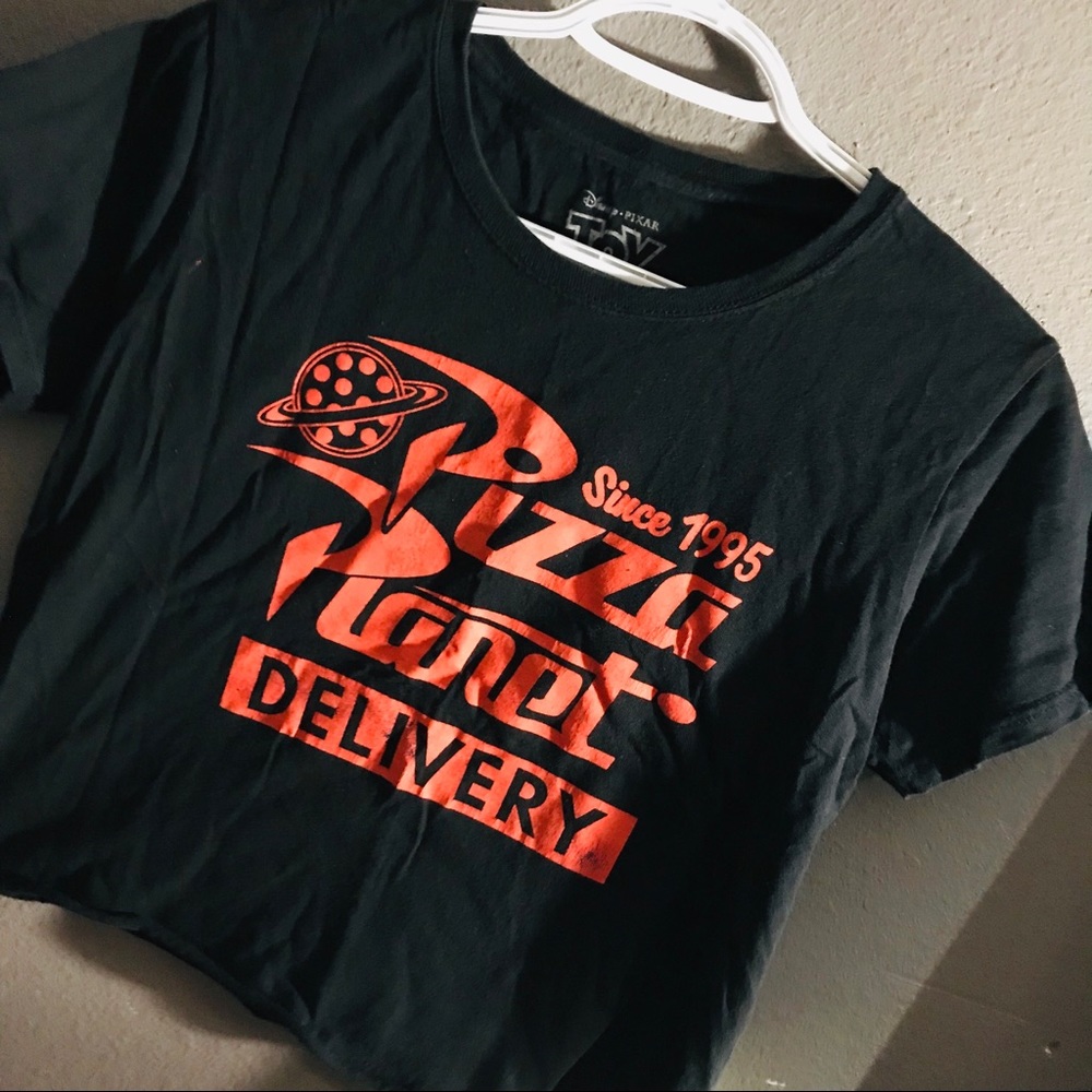 Toy story pizza planet cropped shirt